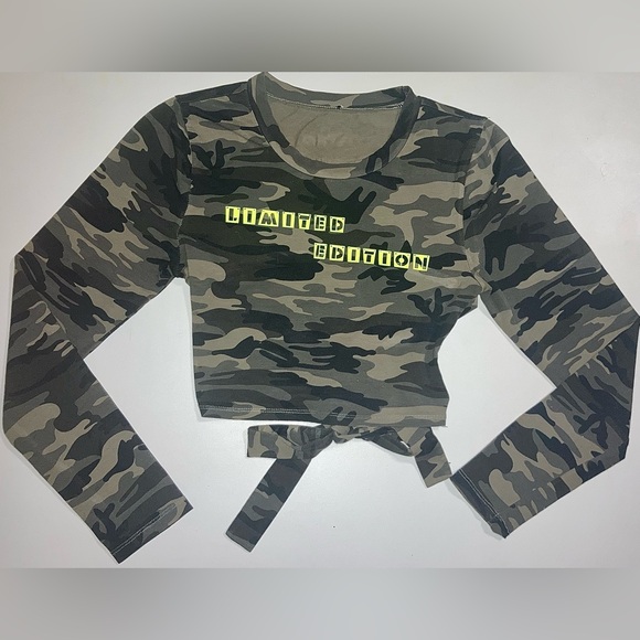 Camo Crop Top - Picture 1 of 7
